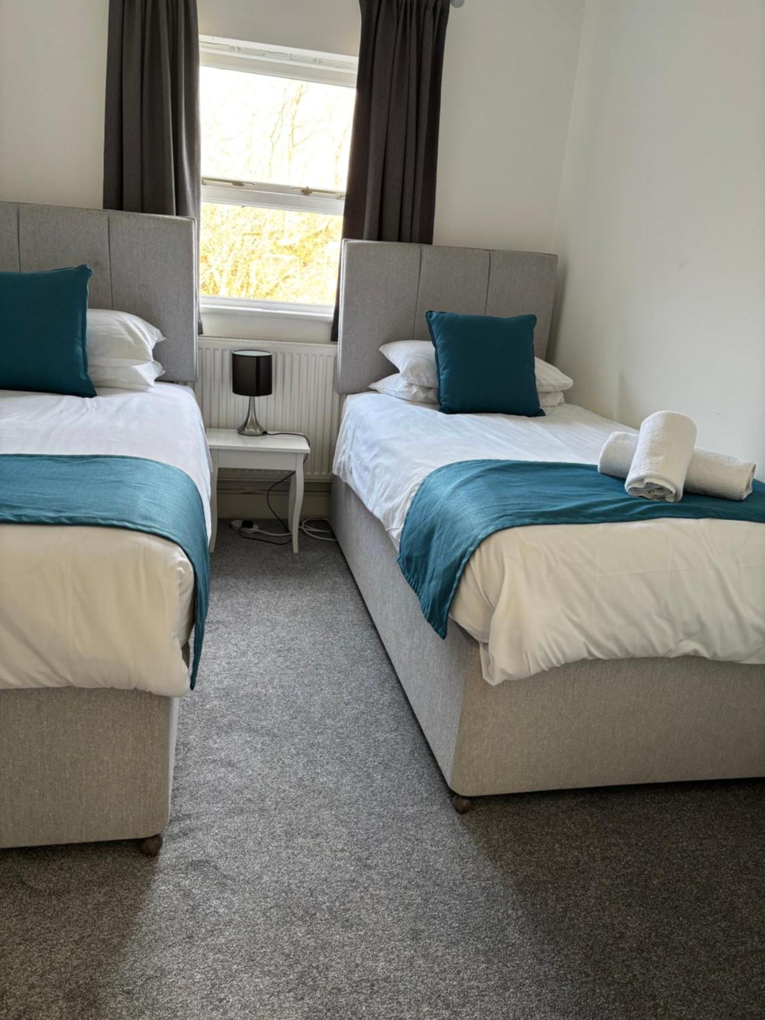 Lyndale House - Exclusive Use, Self Catering, Fpventures Stroud Villa Stroud  Exterior photo