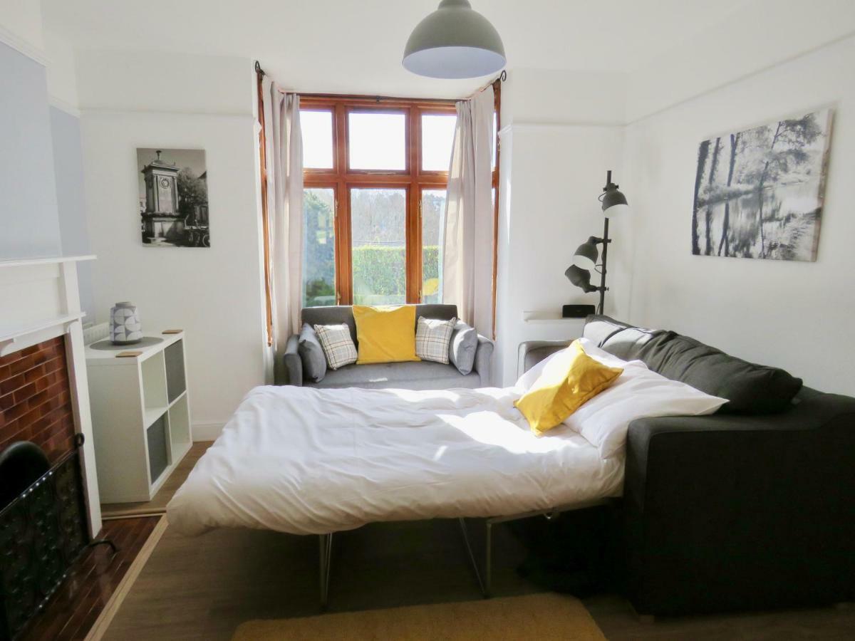 Lyndale House - Exclusive Use, Self Catering, Fpventures Stroud Villa Stroud  Exterior photo