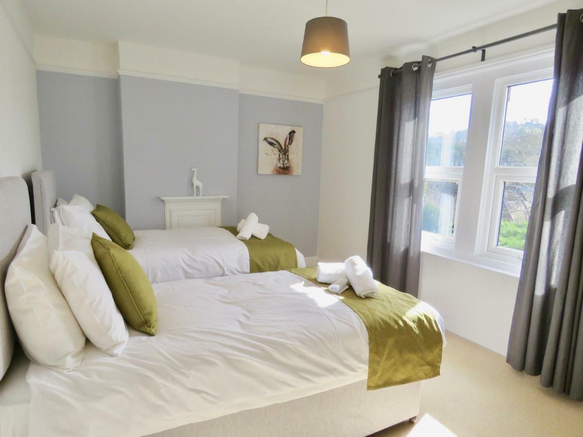 Lyndale House - Exclusive Use, Self Catering, Fpventures Stroud Villa Stroud  Exterior photo
