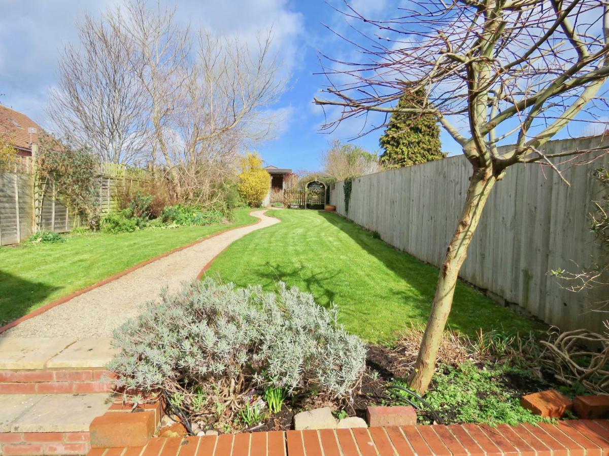 Lyndale House - Exclusive Use, Self Catering, Fpventures Stroud Villa Stroud  Exterior photo